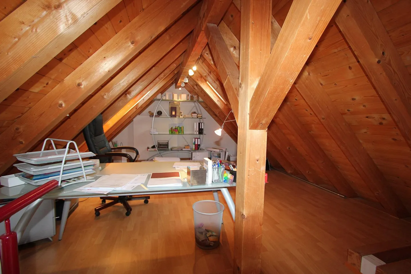 Charming 3.5-Room Attic Apartment in Eschenz - Photo 4 of 13