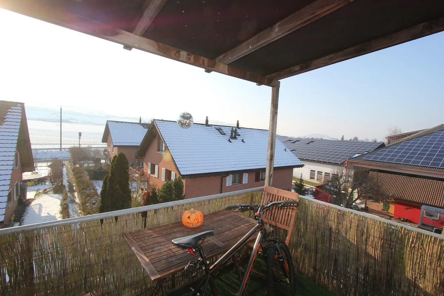 Charming 3.5-Room Attic Apartment in Eschenz - Photo 9 of 13