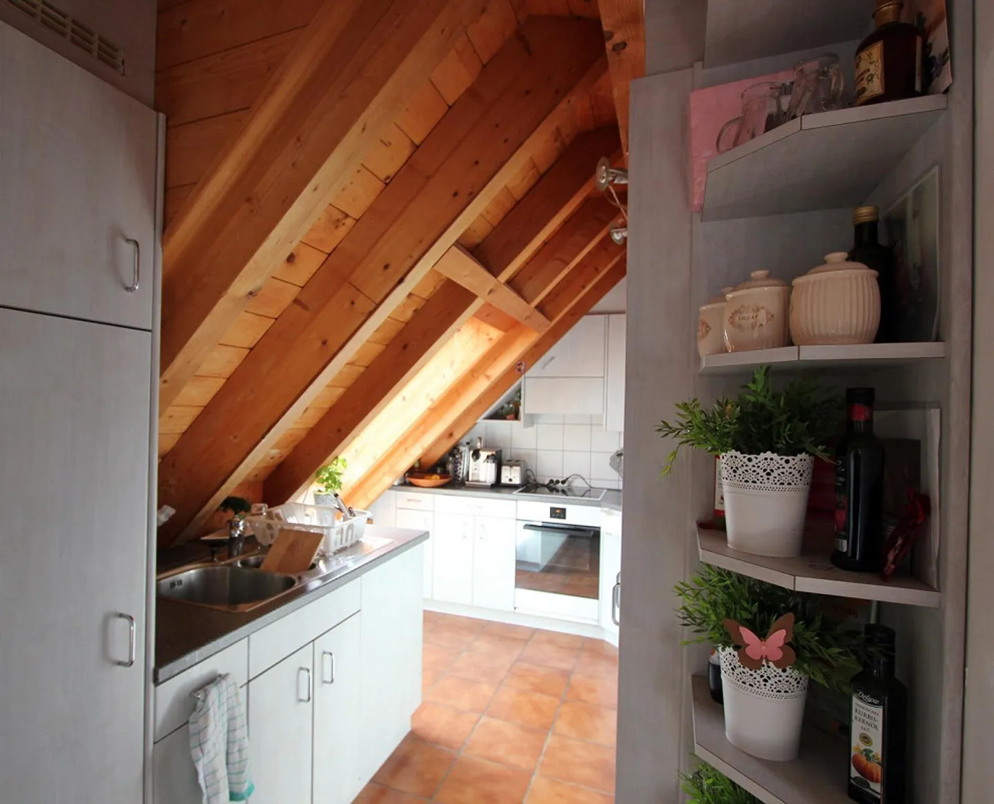 Charming 3.5-Room Attic Apartment in Eschenz - Photo 10 of 13