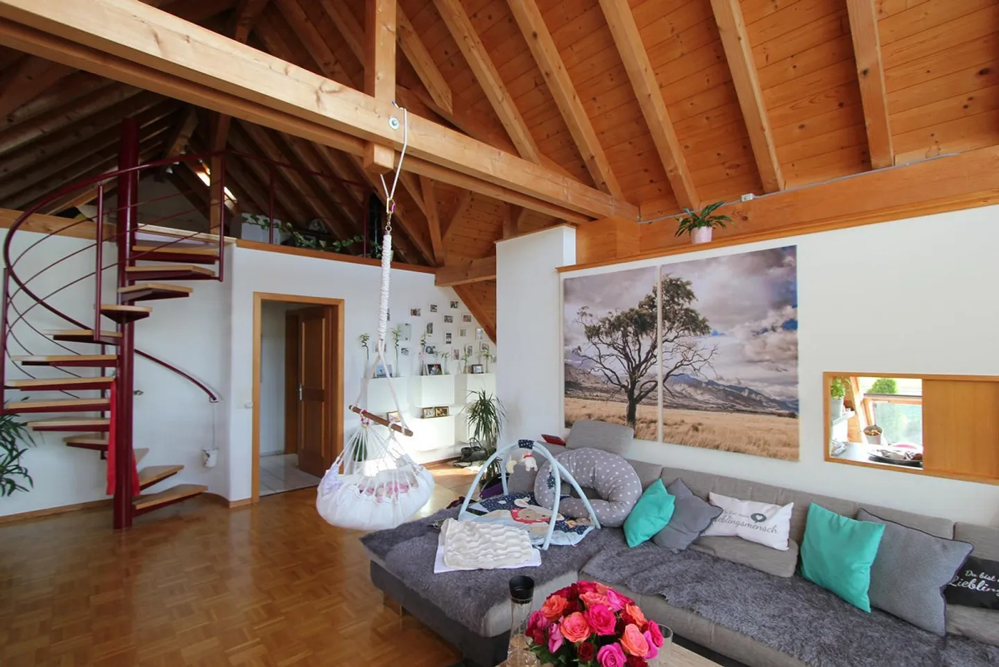 Charming 3.5-Room Attic Apartment in Eschenz - Photo 11 of 13