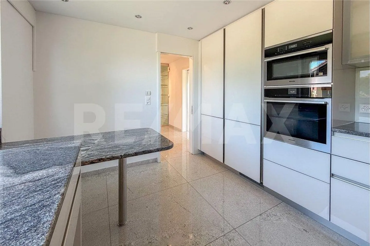 Stylish 5.5 Room Single Family Home with lovingly designed garden in Möhli... - Photo 8 of 13