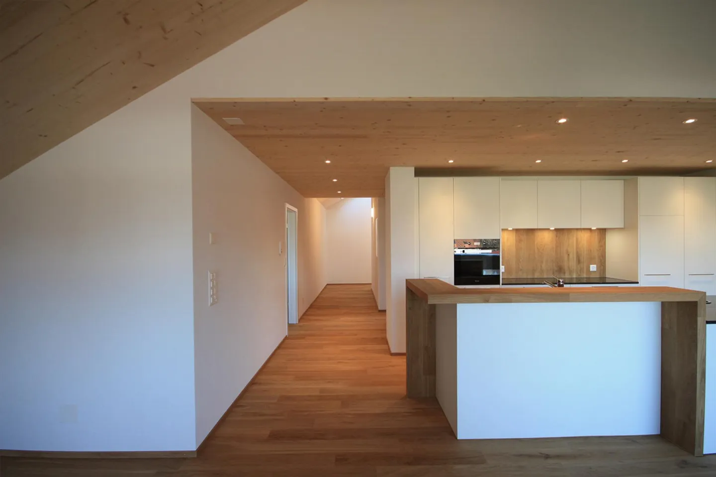 Appartement en Attique Unique dans un Emplacement Calme - Photo 2 sur 17