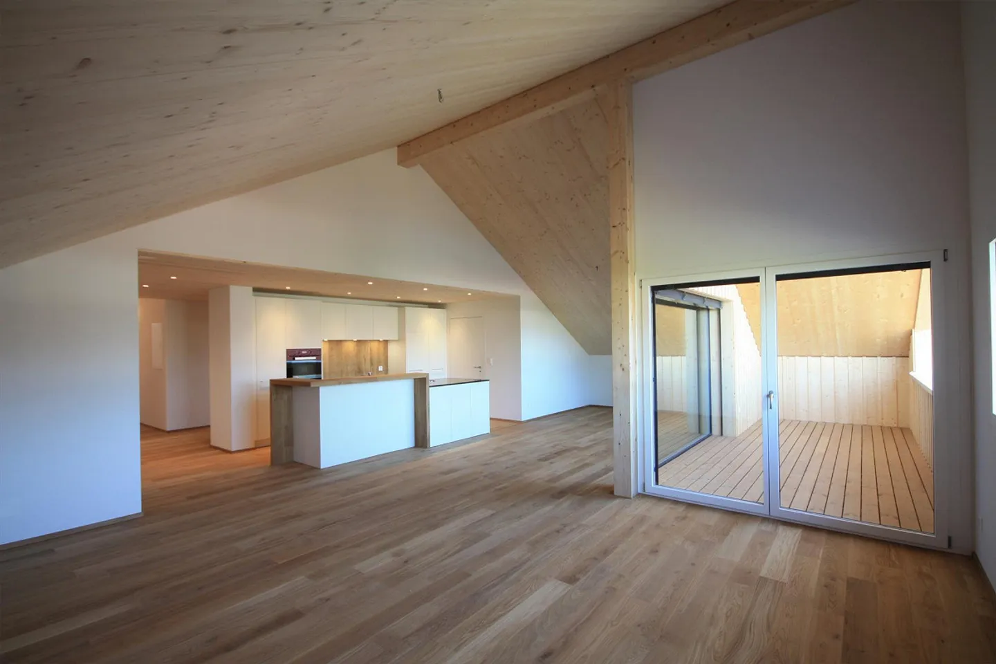 Appartement en Attique Unique dans un Emplacement Calme - Photo 4 sur 17
