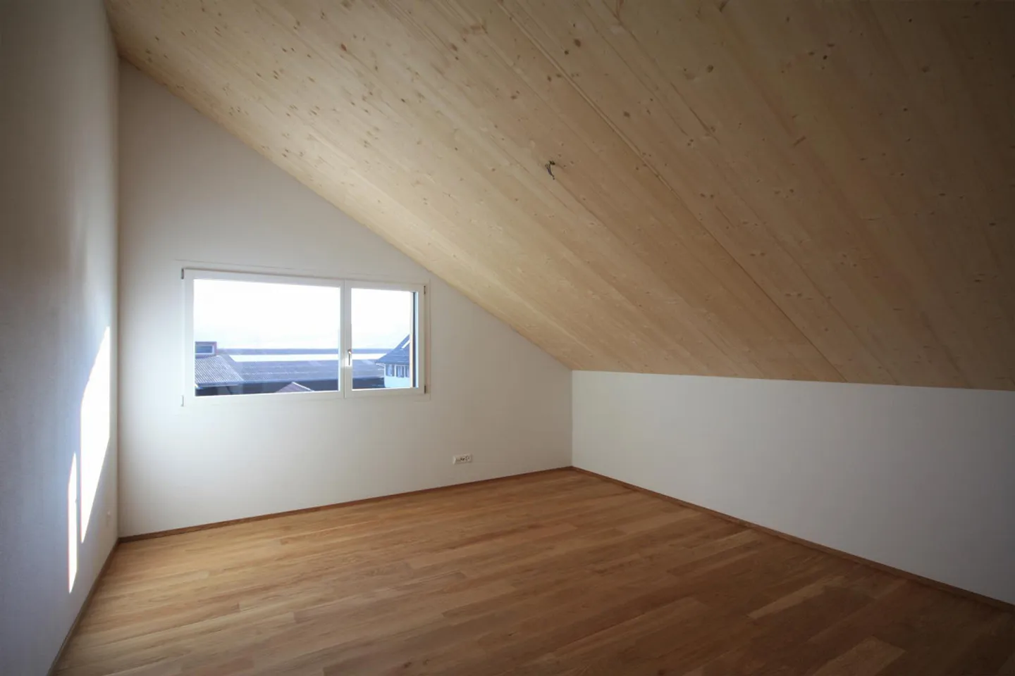 Appartement en Attique Unique dans un Emplacement Calme - Photo 11 sur 17