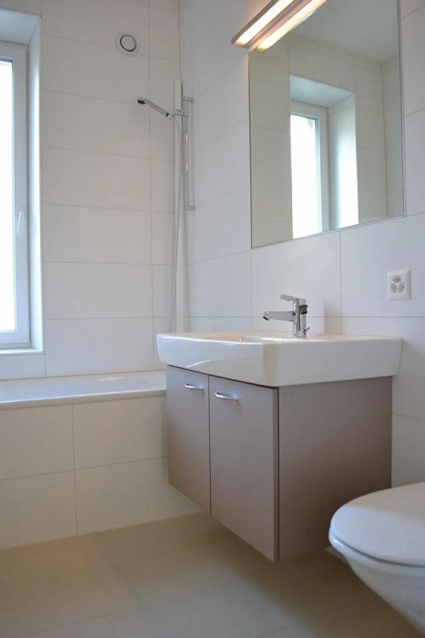 Appartement ancien rénové dans une maison Art Nouveau - Photo 2 sur 9