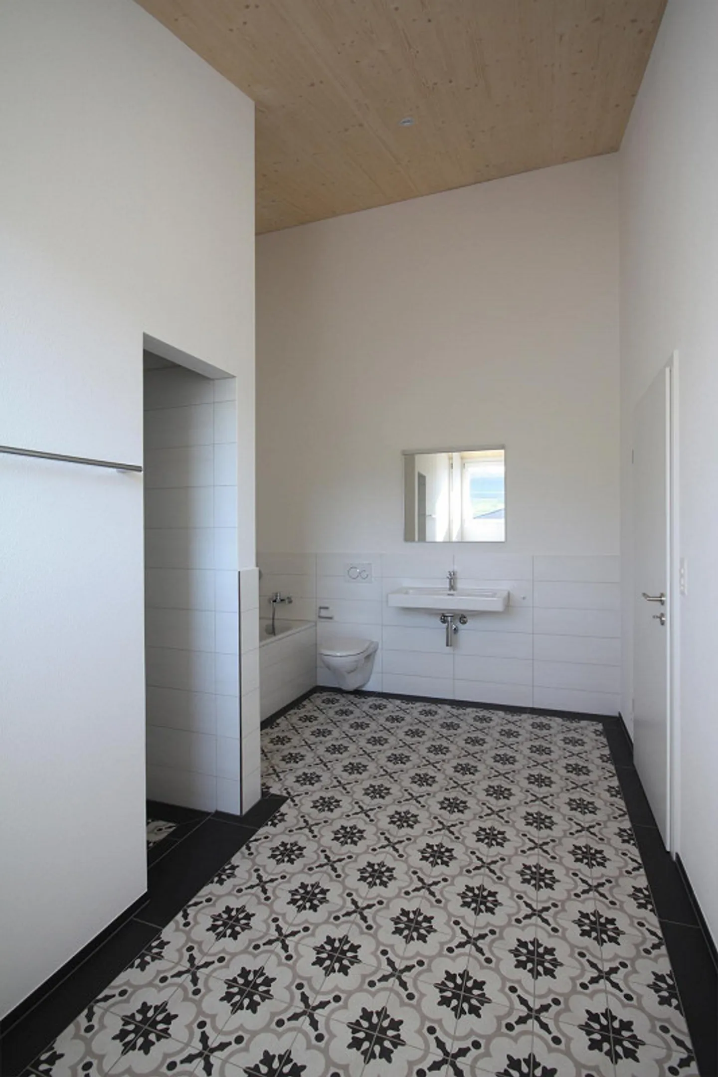 Appartement en Attique Unique dans un Emplacement Calme - Photo 12 sur 17