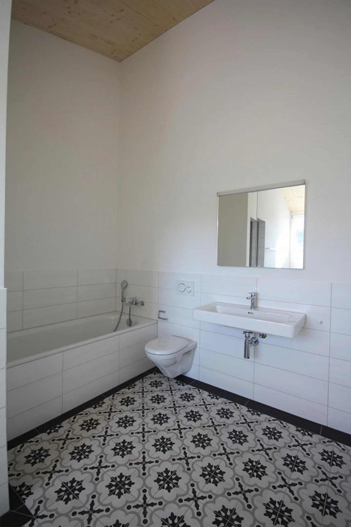 Appartement en Attique Unique dans un Emplacement Calme - Photo 13 sur 17