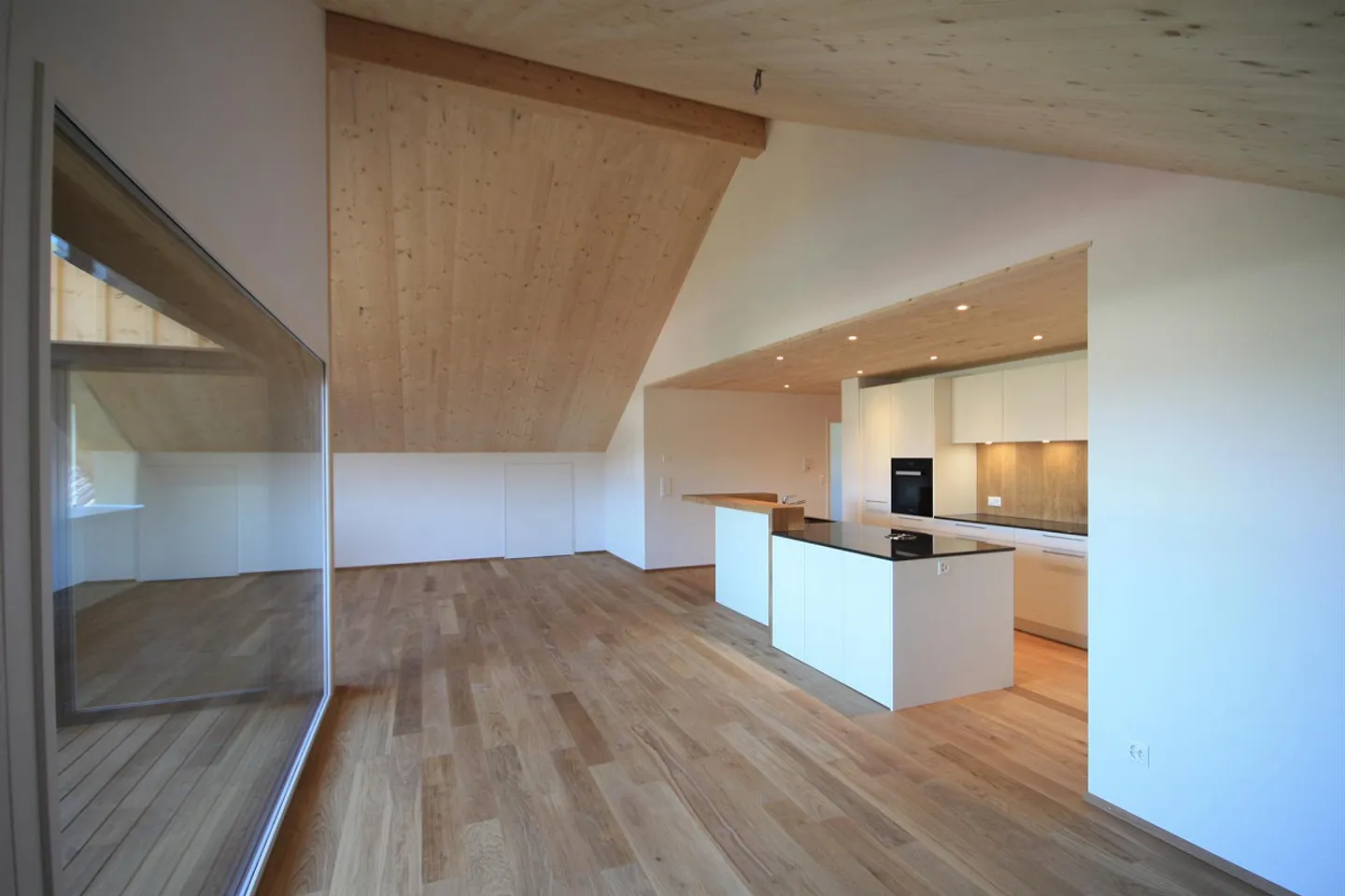Appartement en Attique Unique dans un Emplacement Calme - Photo 5 sur 17