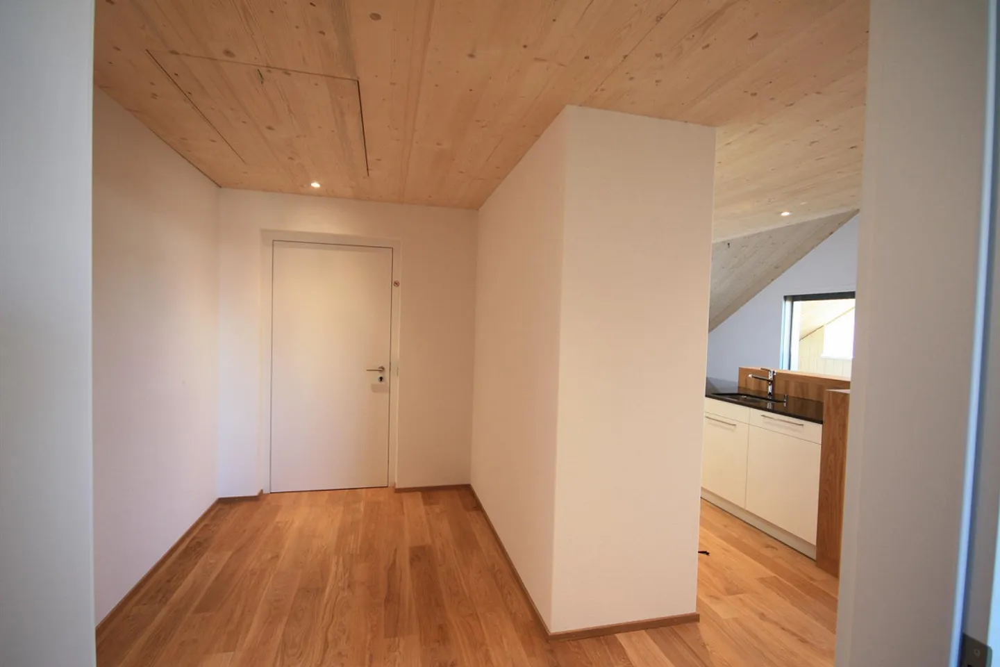 Appartement en Attique Unique dans un Emplacement Calme - Photo 6 sur 17