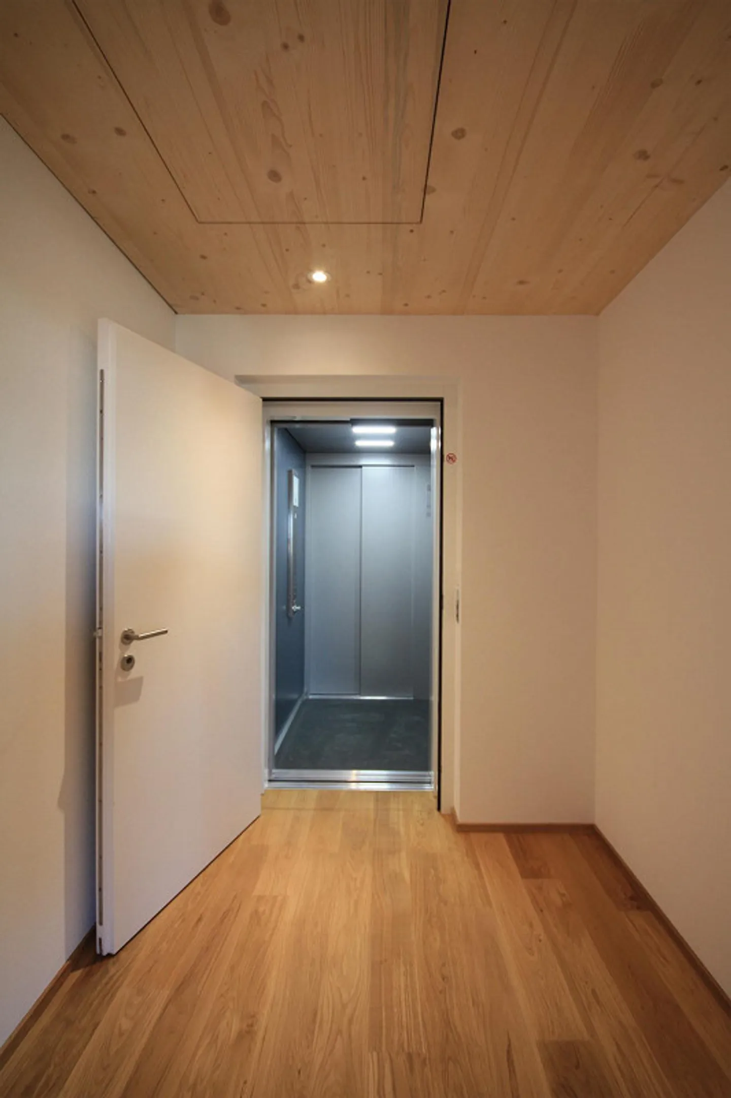Appartement en Attique Unique dans un Emplacement Calme - Photo 7 sur 17