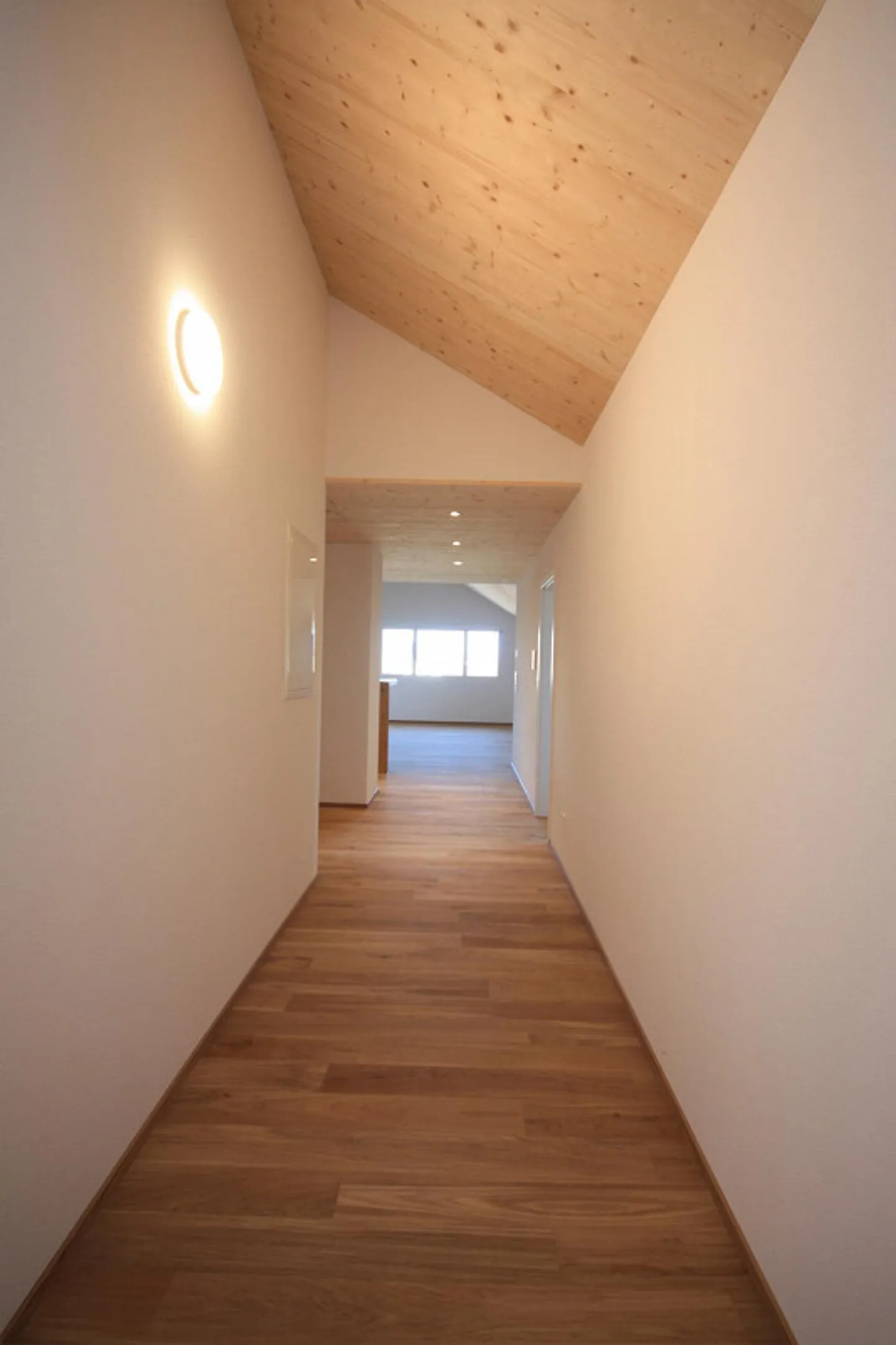 Appartement en Attique Unique dans un Emplacement Calme - Photo 8 sur 17