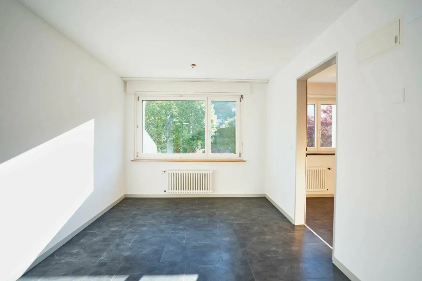 Helle und grosszügige 3.5-Zi. Wohnung im 1. OG - Foto 5 von 12