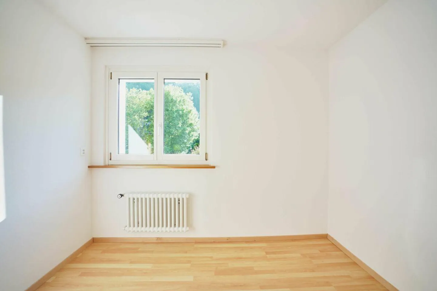 Helle und grosszügige 3.5-Zi. Wohnung im 1. OG - Foto 6 von 12