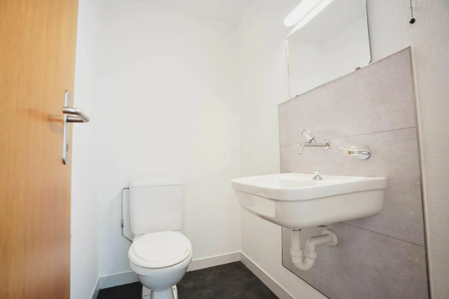 Helle und grosszügige 3.5-Zi. Wohnung im 1. OG - Foto 10 von 12