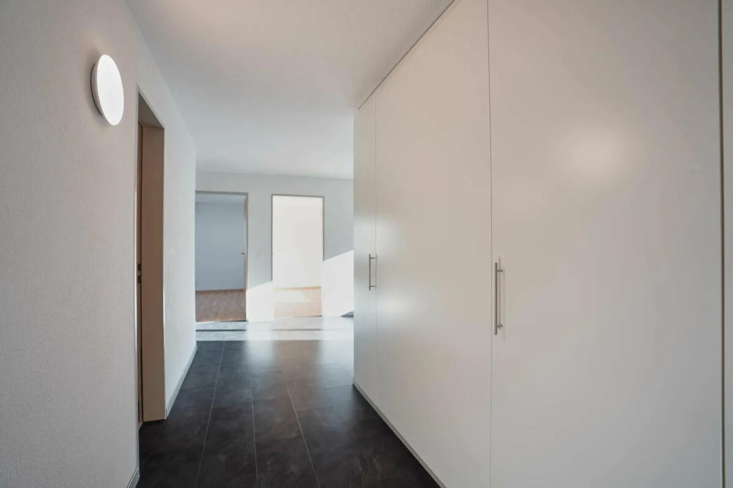 Helle und grosszügige 3.5-Zi. Wohnung im 1. OG - Foto 11 von 12