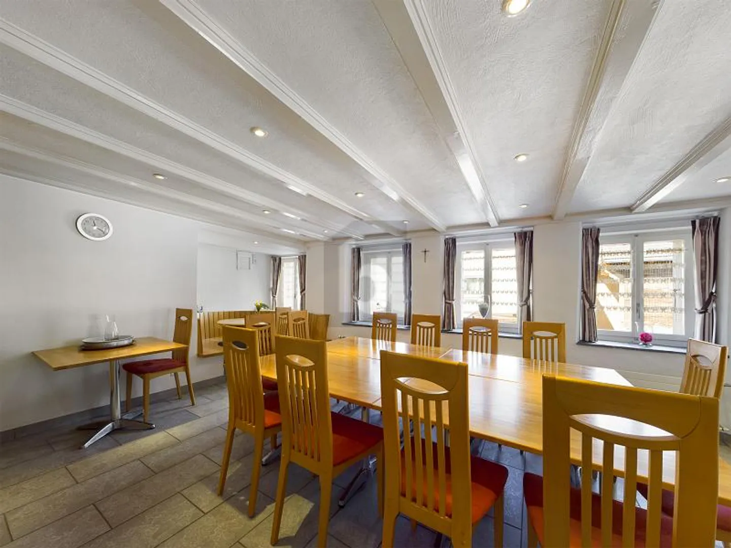 RISTORANTE RUSTICO IN UN VILLAGGIO VINICOLO DEL VALLESE - Foto 5 di 6