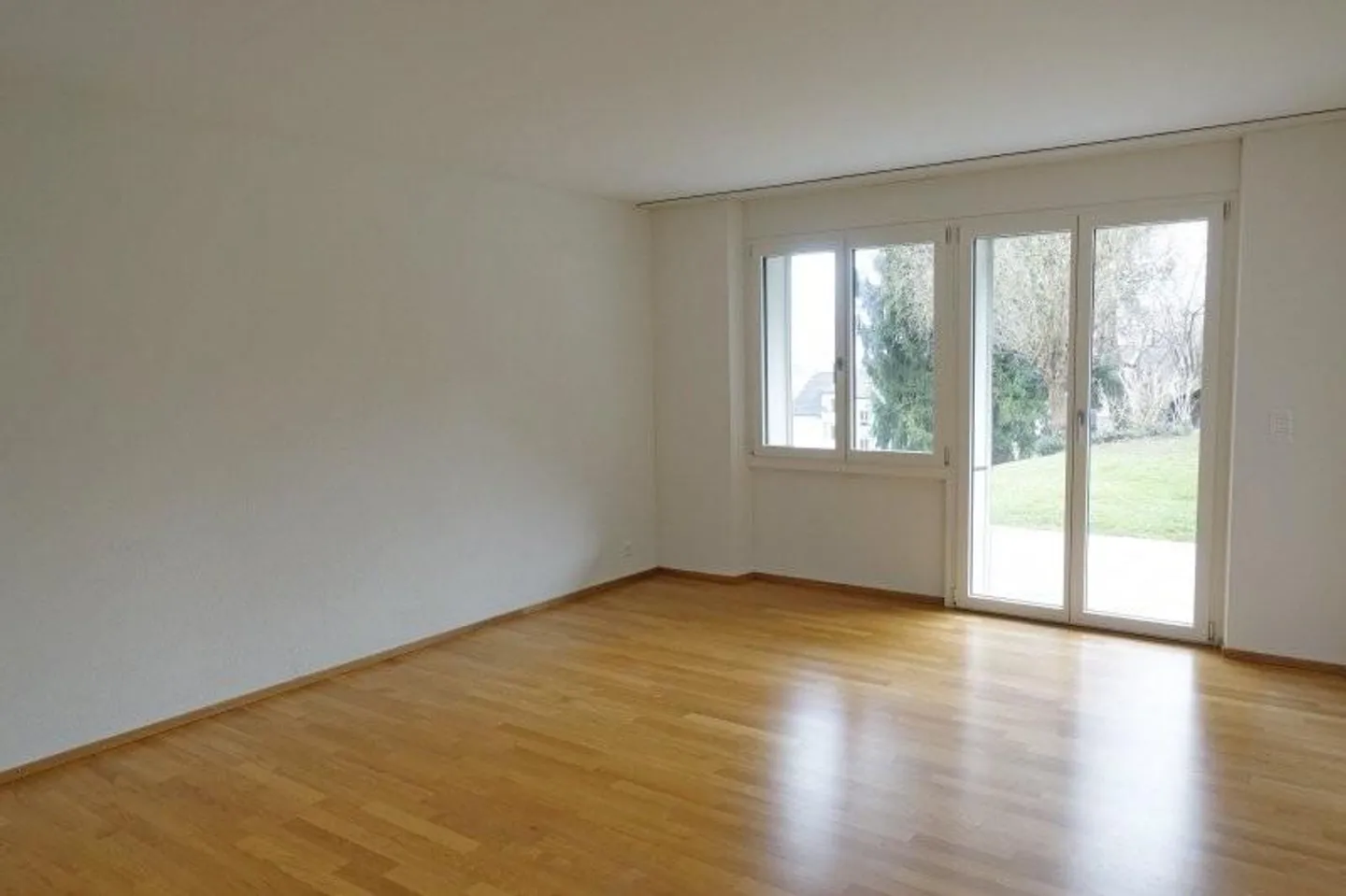 Espace de jardin avec vue sur la montagne - Votre nouvel appartement en ville ! - Photo 2 sur 6