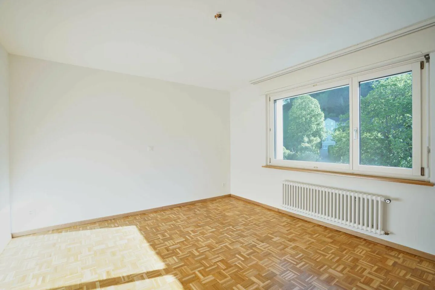 Helle und grosszügige 3.5-Zi. Wohnung im 1. OG - Foto 8 von 12