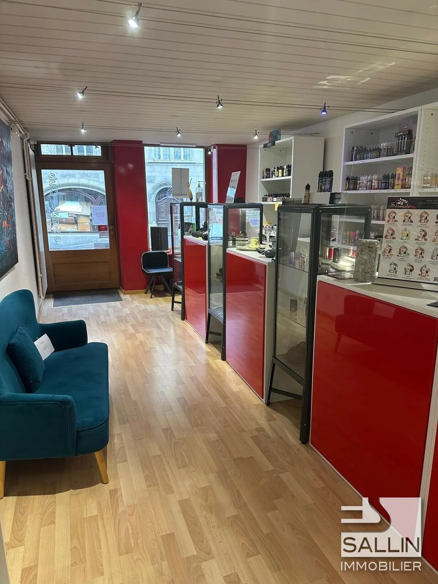 Surface Commerciale en Zone Piétonne - Photo 3 sur 7