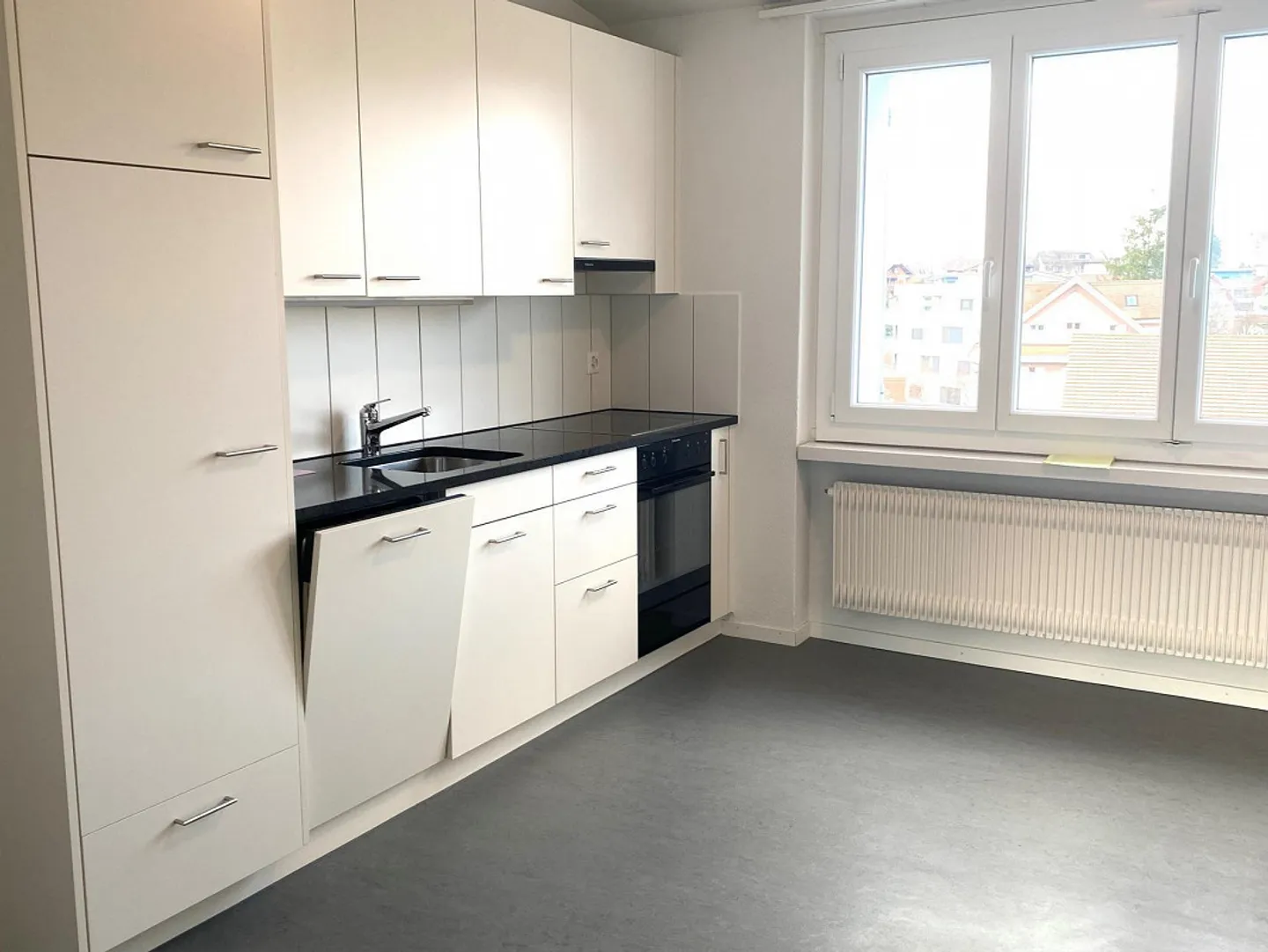 Appartement 3 pièces confortable dans un emplacement central et calme - Photo 2 sur 8