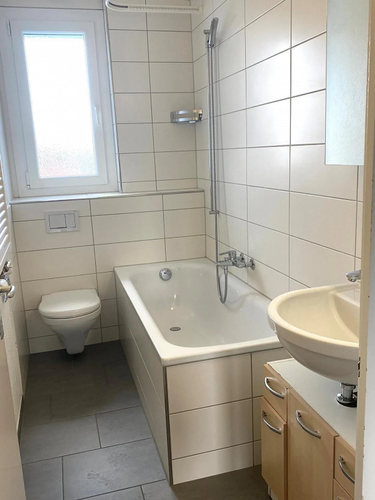 Appartement 3 pièces confortable dans un emplacement central et calme - Photo 3 sur 8