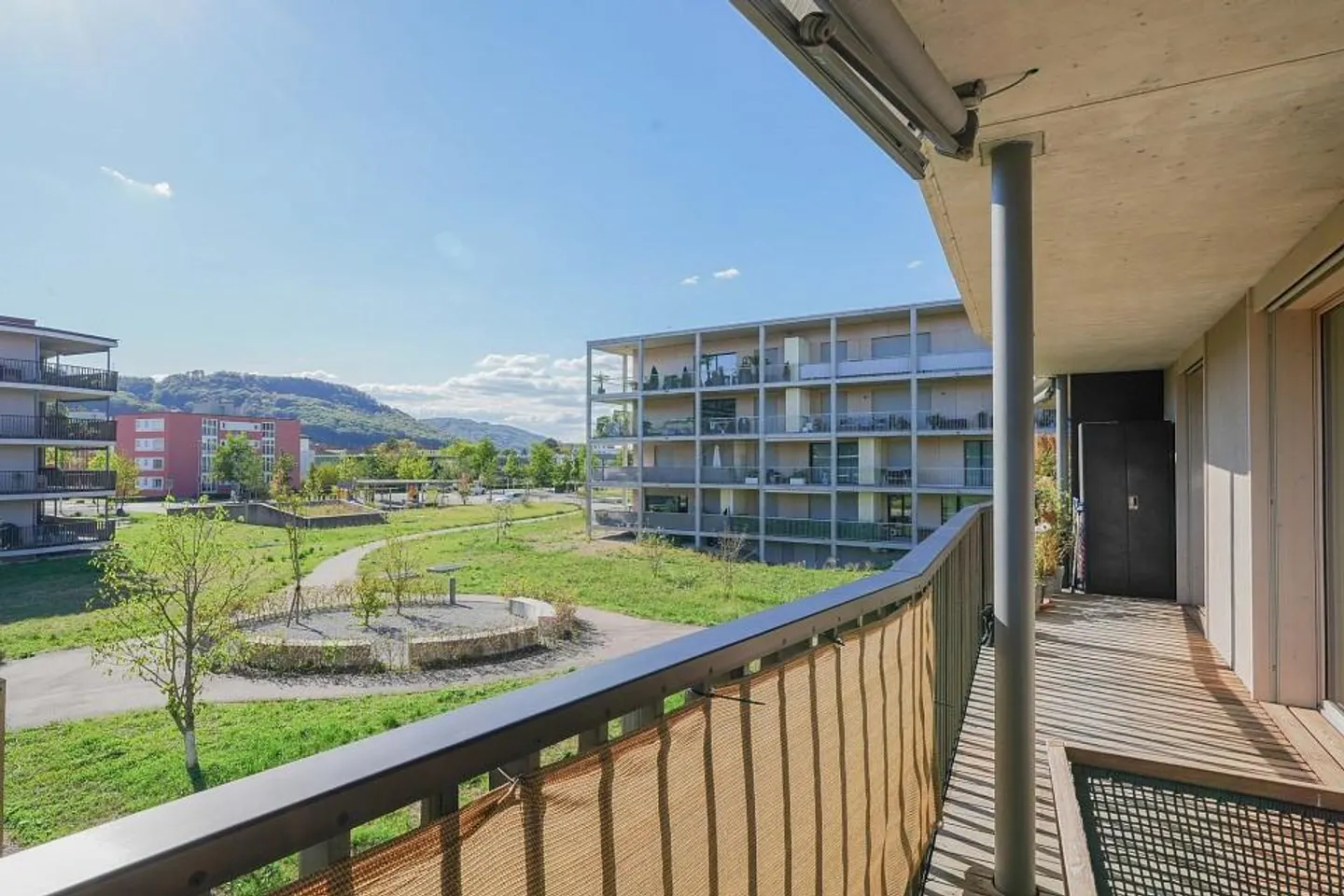 Contemporary Living Enjoyment - Great Location: 2.5 Room MINERGIE Apartment, ... - Photo 5 of 13