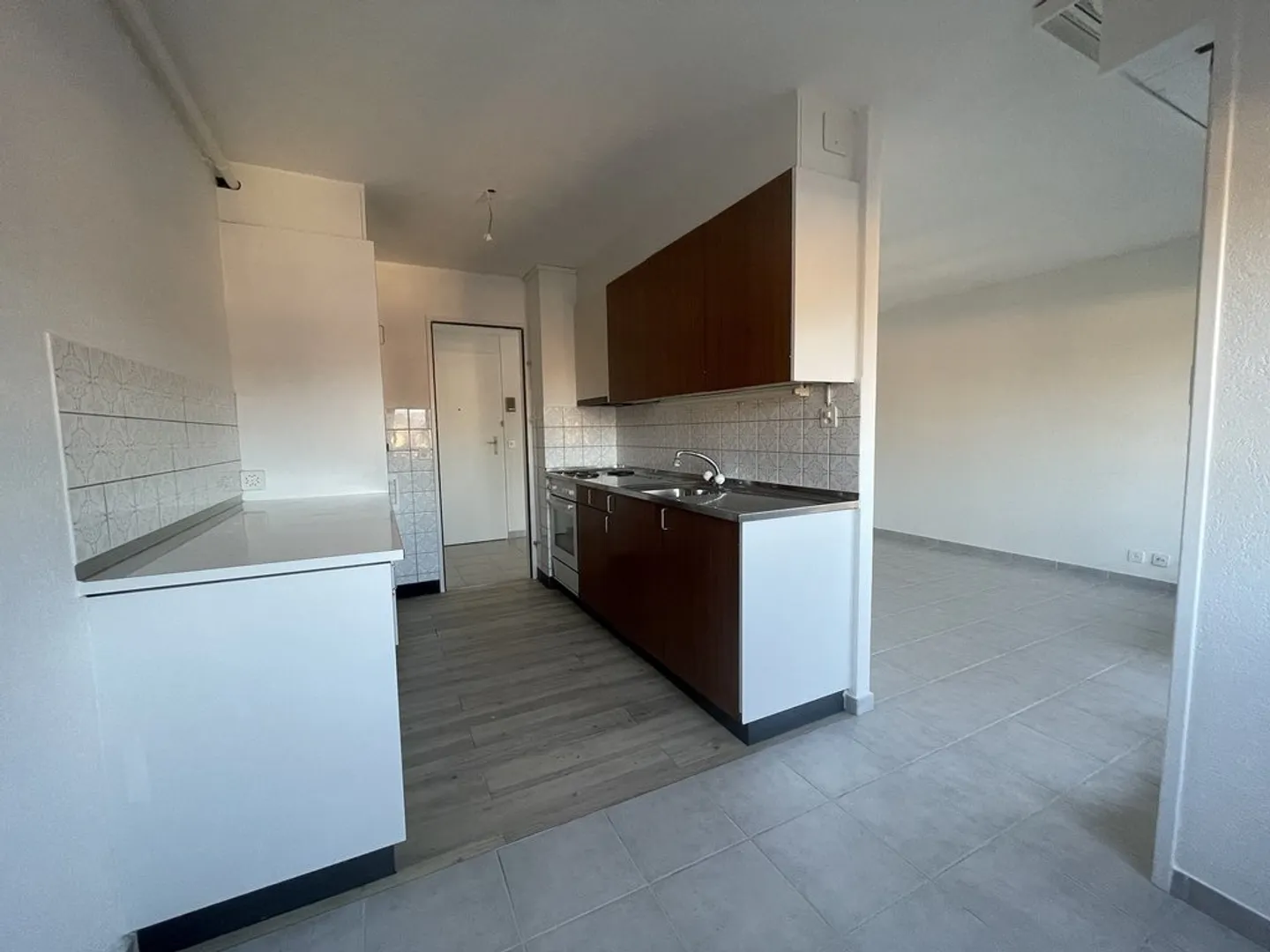 BEAU LOGEMENT PROCHE DE TOUTES COMMODITES - Photo 2 sur 9