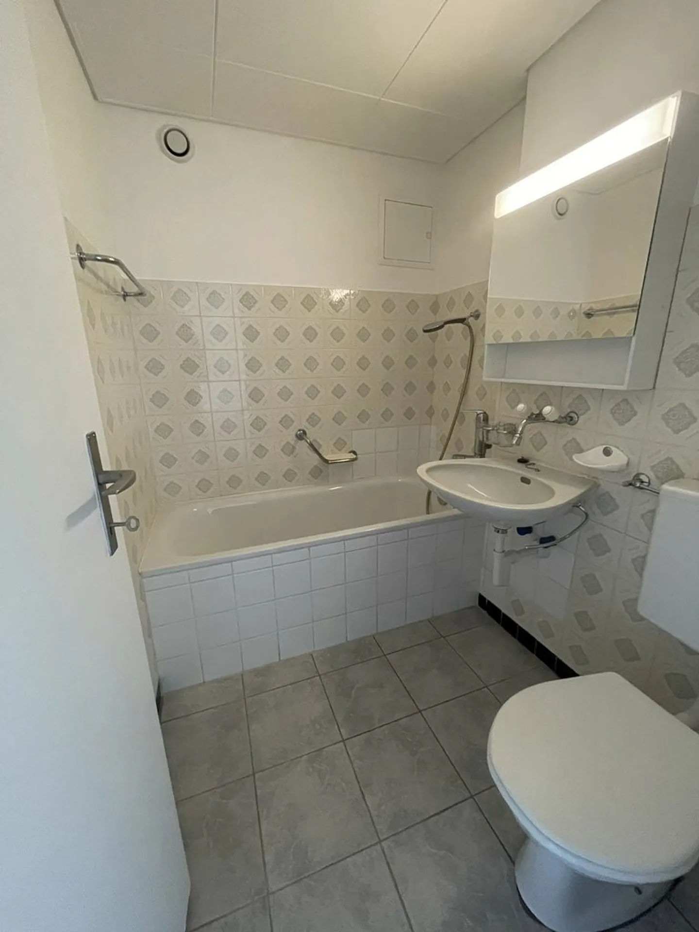 BEAU LOGEMENT PROCHE DE TOUTES COMMODITES - Photo 6 sur 9