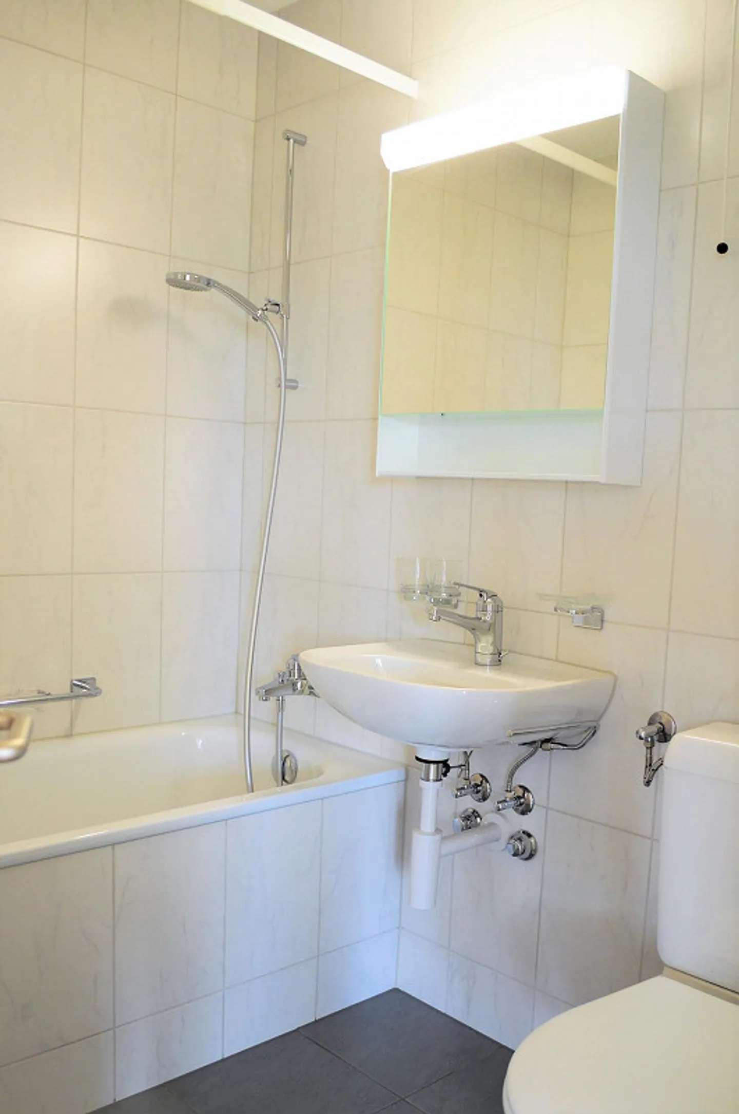 Abitazione ben collegata a un prezzo equo - Foto 6 di 12