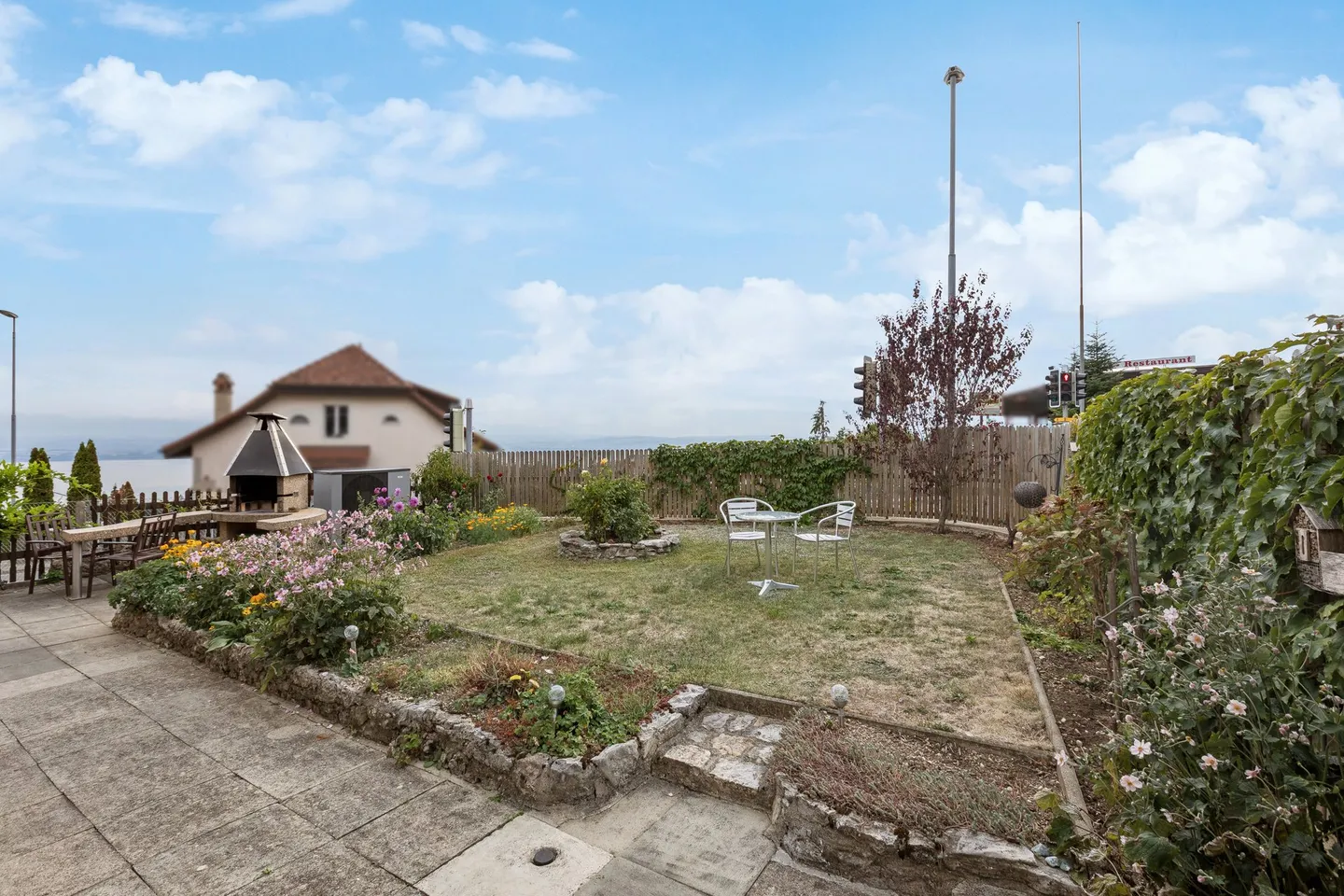 Charming detached house with a view of Lake Neuchâtel - Photo 4 of 8