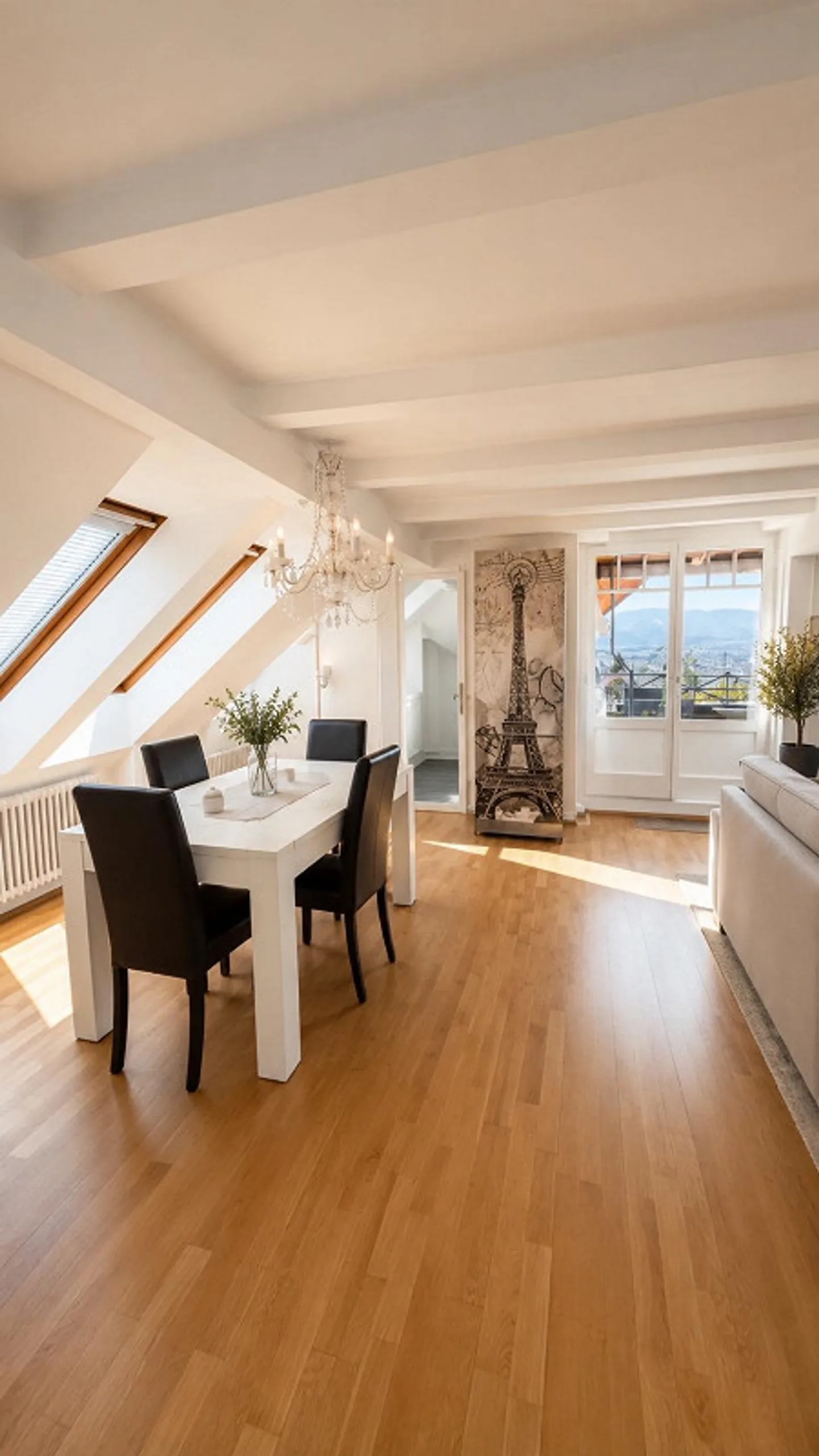 Helles Apartment mit geräumiger Terrasse und schöner Aussicht auf Zürich - Foto 3 von 12