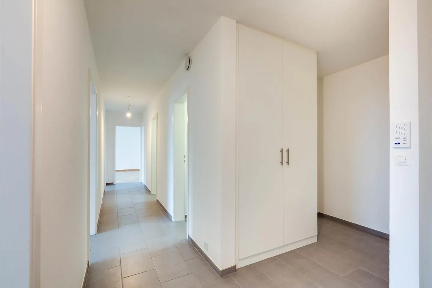 Apartment for rent - Photo 2 of 9