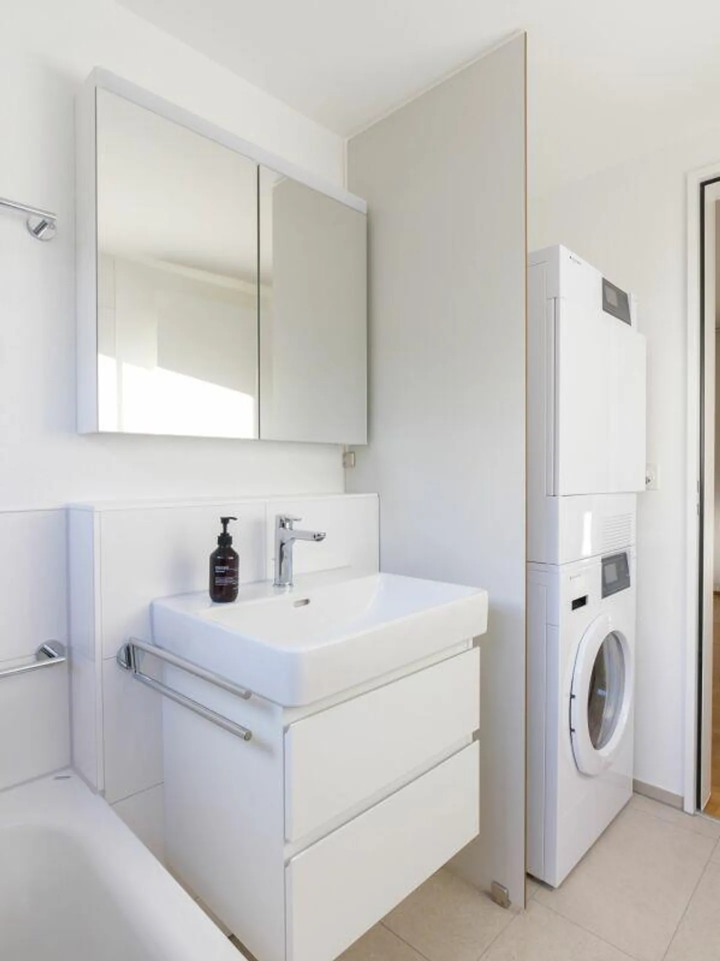 Appartement moderne de 4,5 pièces à Oberwil - Photo 5 sur 10