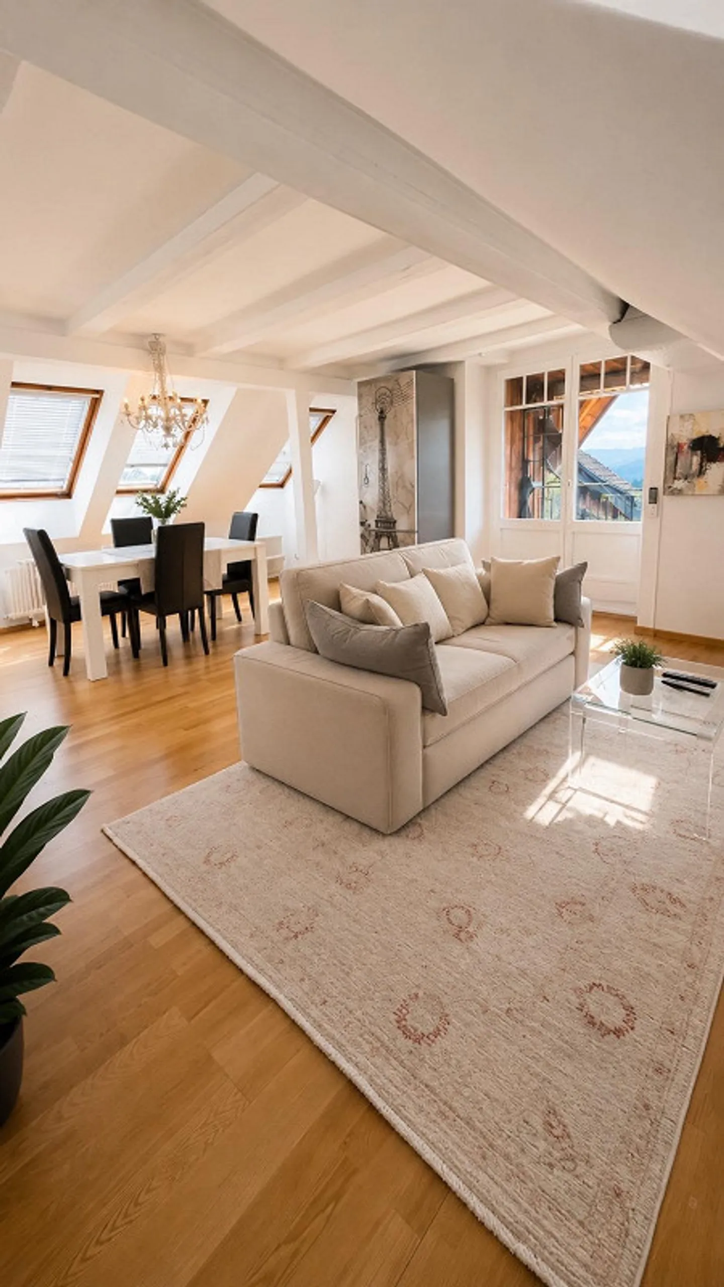 Helles Apartment mit geräumiger Terrasse und schöner Aussicht auf Zürich - Foto 4 von 12