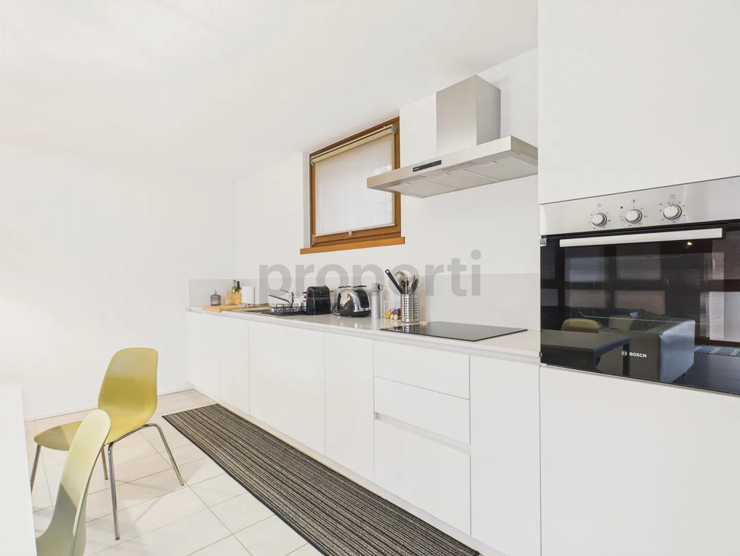 Appartement élégant de 3,5 pièces avec balcon entièrement rénové dans une cour à Stabio - Photo 5 sur 12