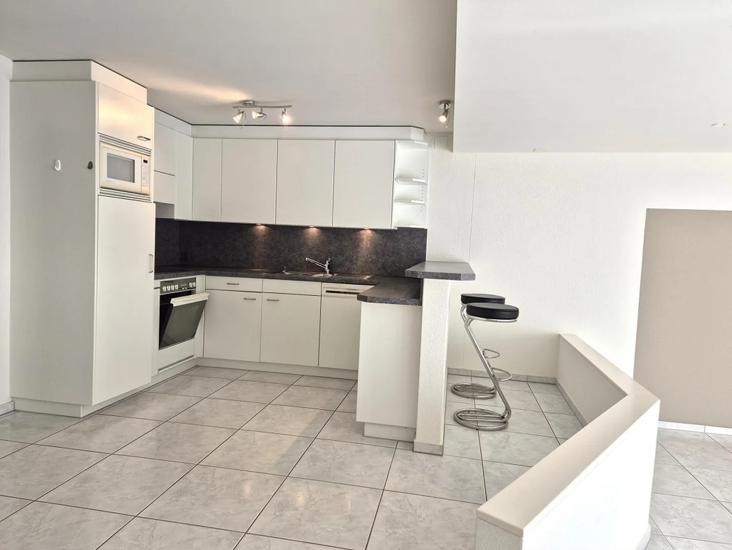 COPY - Spacious 2.5 Room Apartment with Well-Maintained Garden Patio - Photo 2 of 7