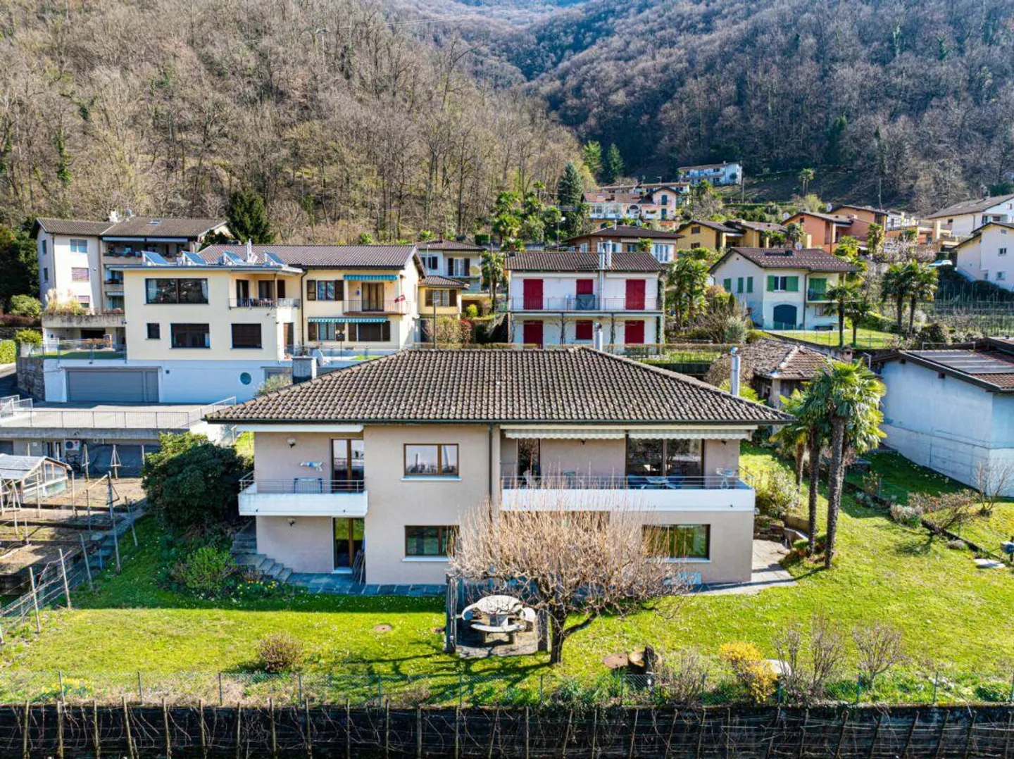 LAKE LUGANO - Semi-detached house with lake view - Photo 3 of 30
