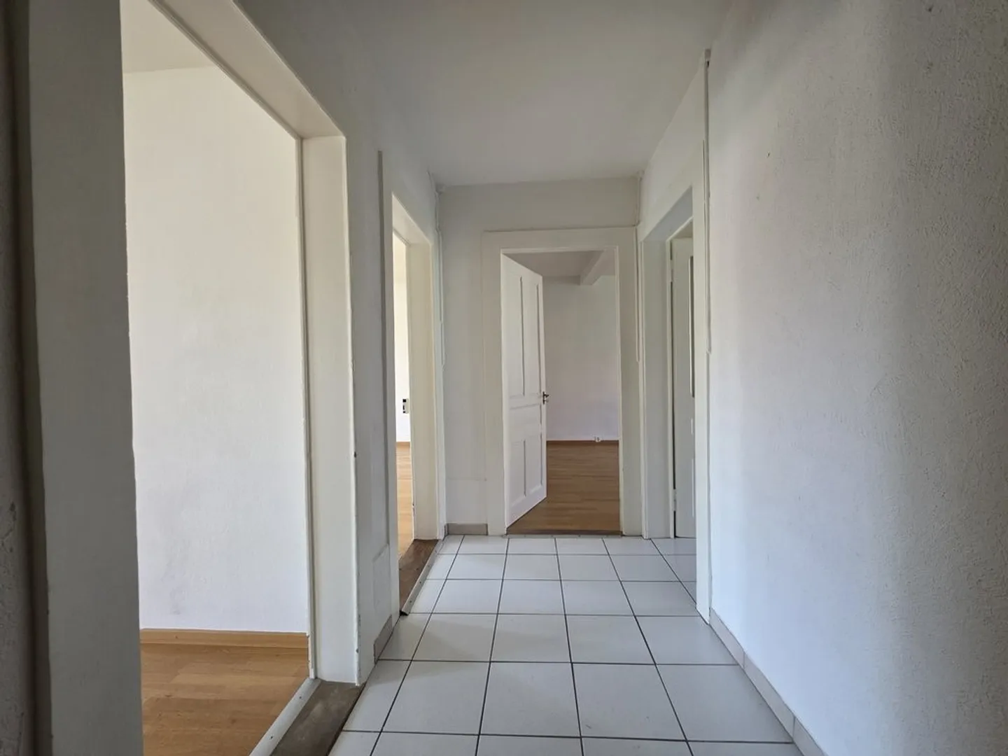 Appartement spacieux avec balcon - Photo 4 sur 10