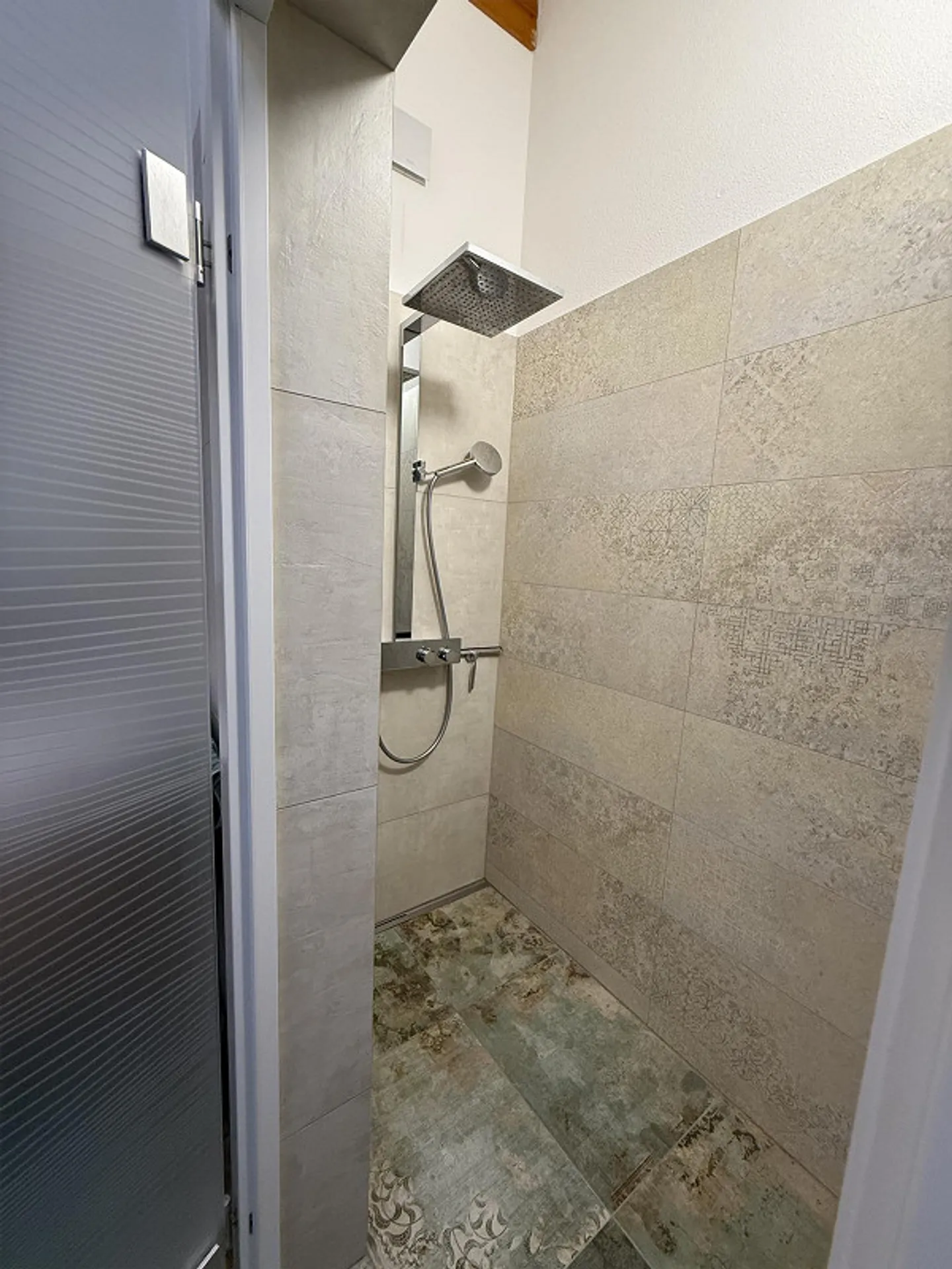 Wunderschönes Einfamilienhaus mit Pool - Foto 12 von 28