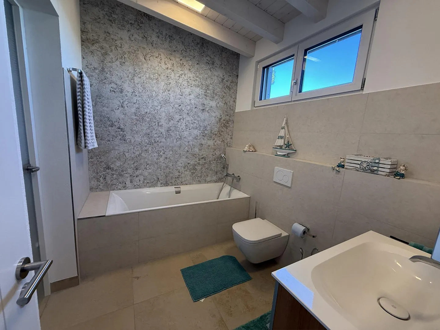 Wunderschönes Einfamilienhaus mit Pool - Foto 14 von 28