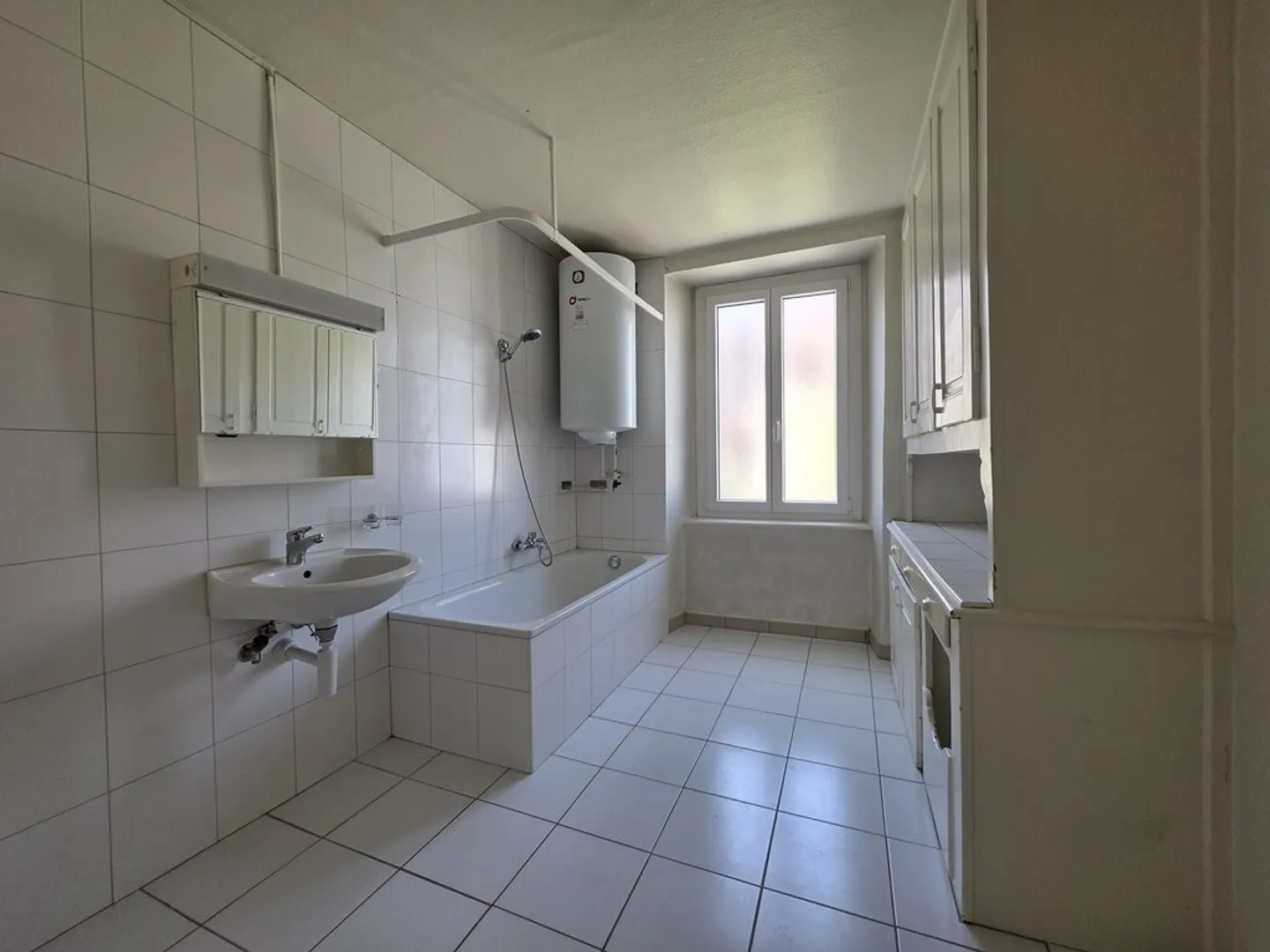 Appartement spacieux avec balcon - Photo 5 sur 10