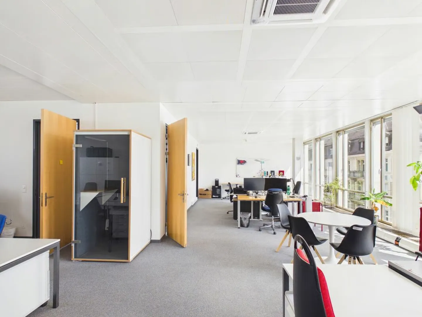 Bel espace spacieux à louer 240 m2 - Foto 1 von 23