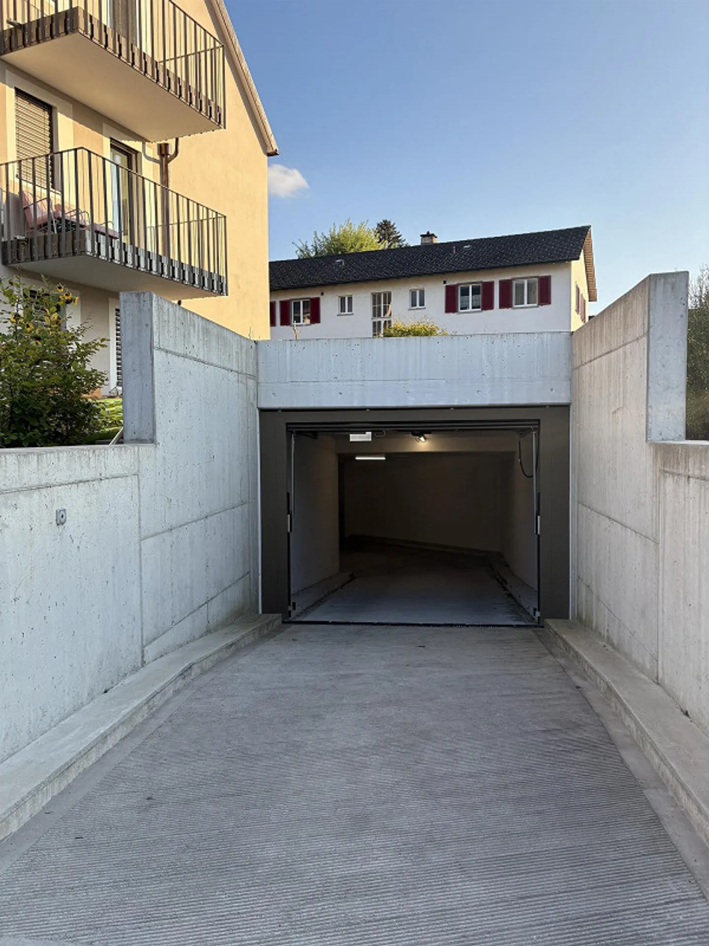 Posto auto gratuito in un ampio garage sotterraneo - Foto 1 di 2