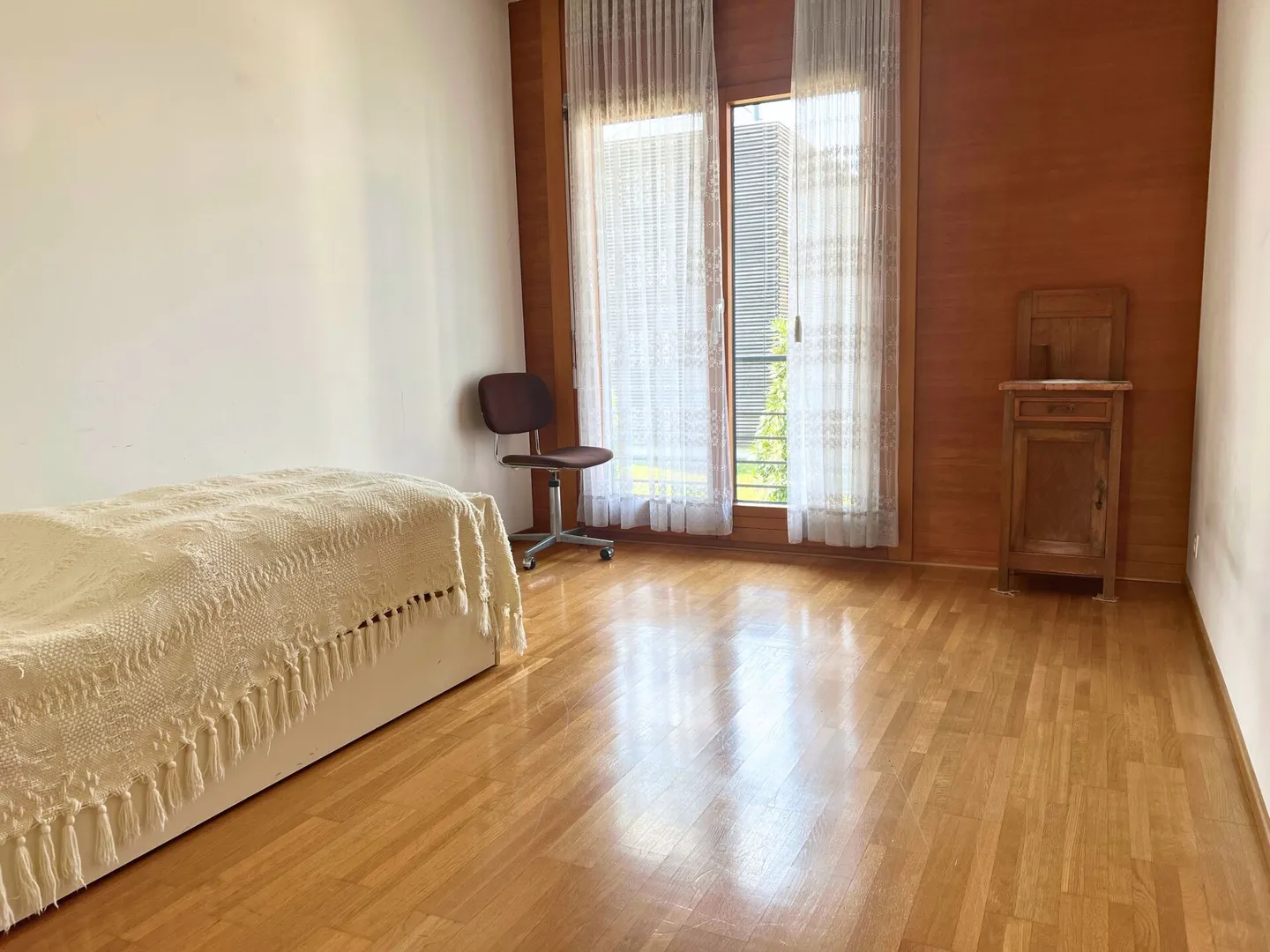 Grande villa con due unità abitative su tre livelli con giardino - Foto 11 di 18