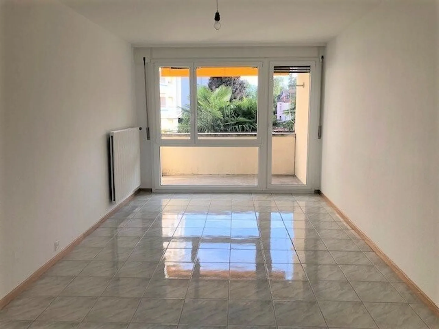 Appartement Charmant en Zone Verte - Photo 2 sur 5