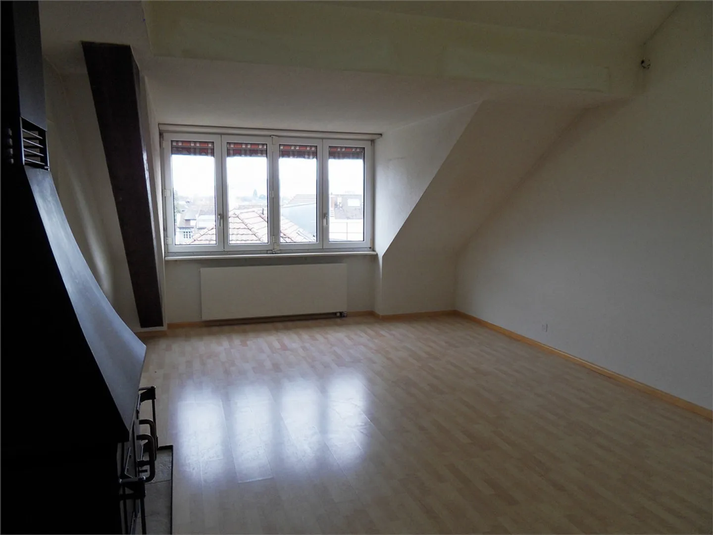 Charmante Dachwohnung - Foto 1 von 6