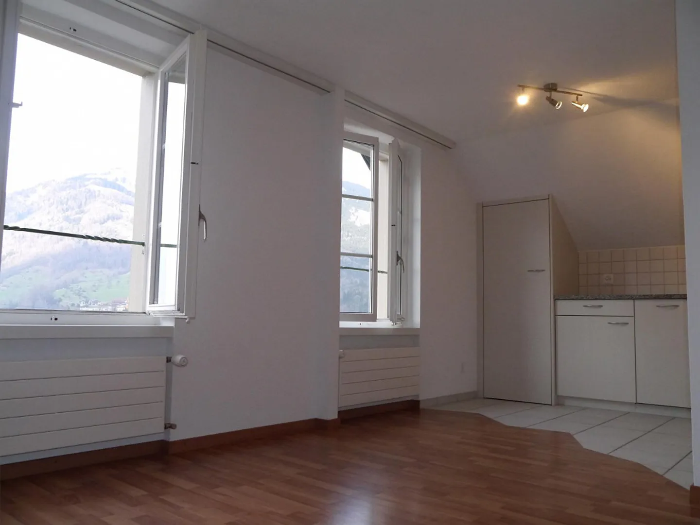 Appartement 3.5 pièces dans un immeuble collectif - Photo 1 sur 9