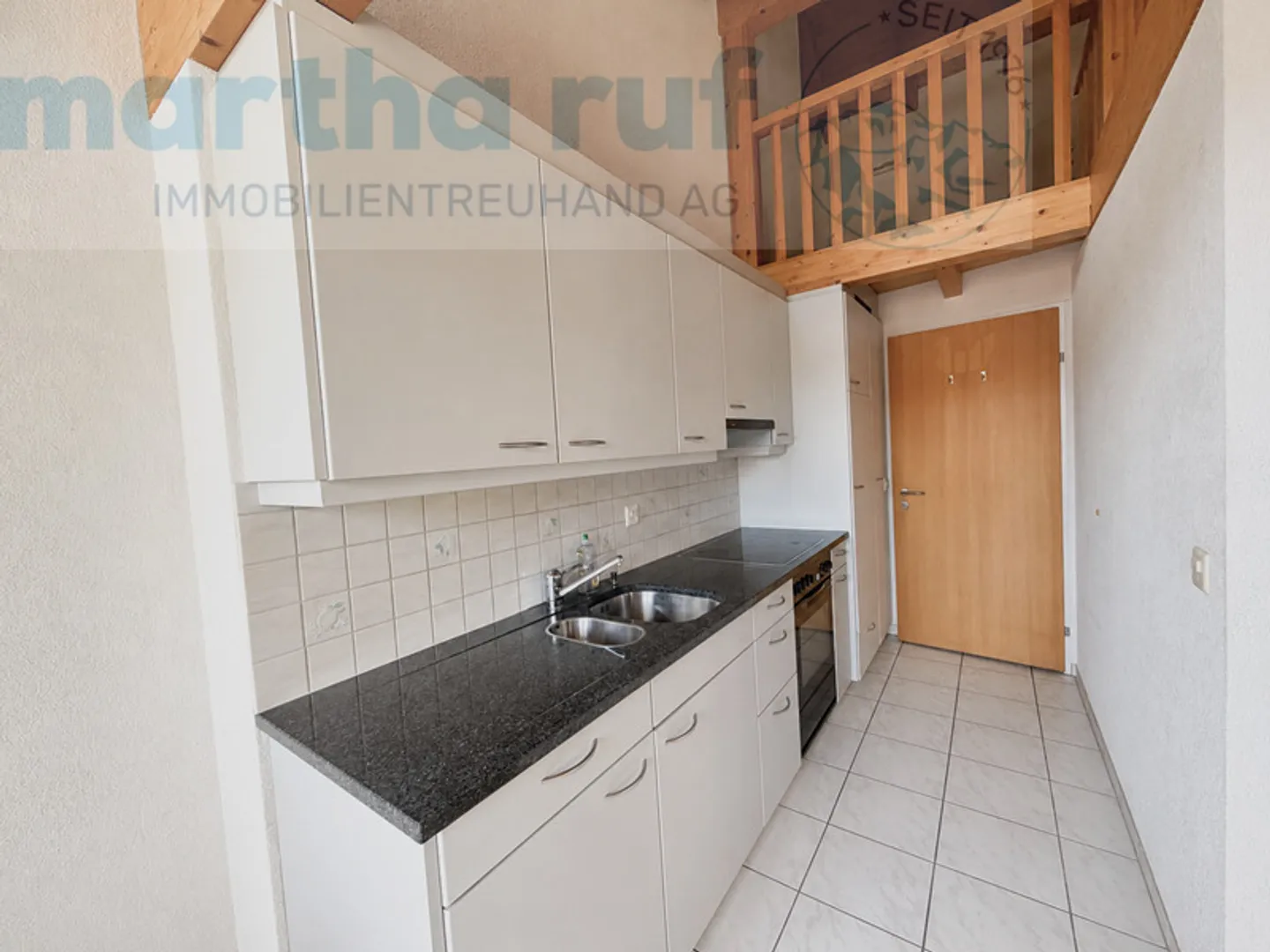 Gemütliche und charaktervolle 3.5- Zimmer Dachwohnung mit Galerie
 - Photo 5 of 16