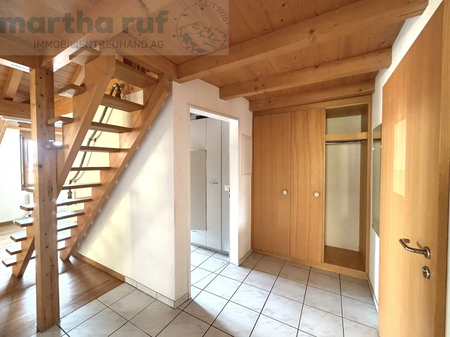 Gemütliche und charaktervolle 3.5- Zimmer Dachwohnung mit Galerie
 - Photo 9 of 16
