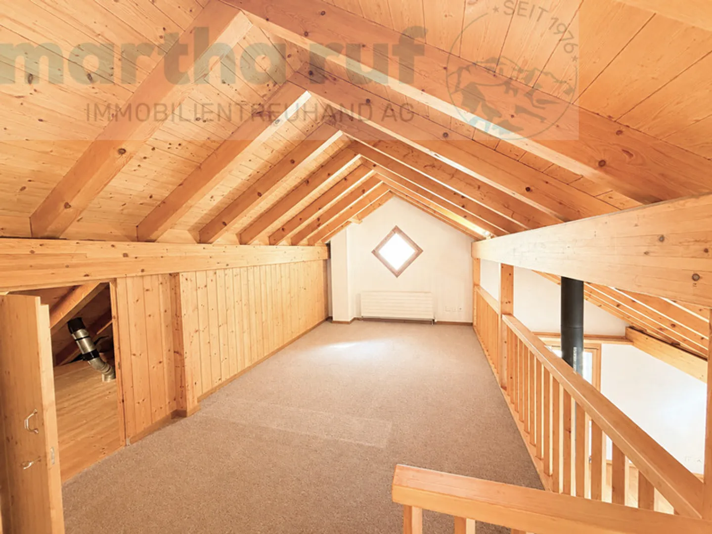 Gemütliche und charaktervolle 3.5- Zimmer Dachwohnung mit Galerie
 - Photo 12 of 16